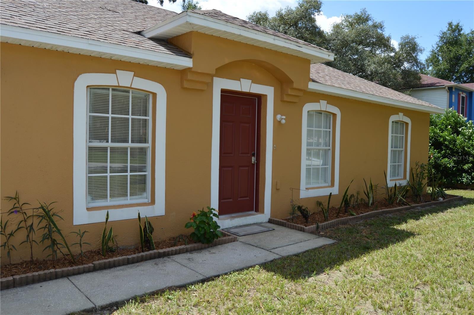 Casas a venda 2 - Jen Dantas 9010 MCCORMICK STREET