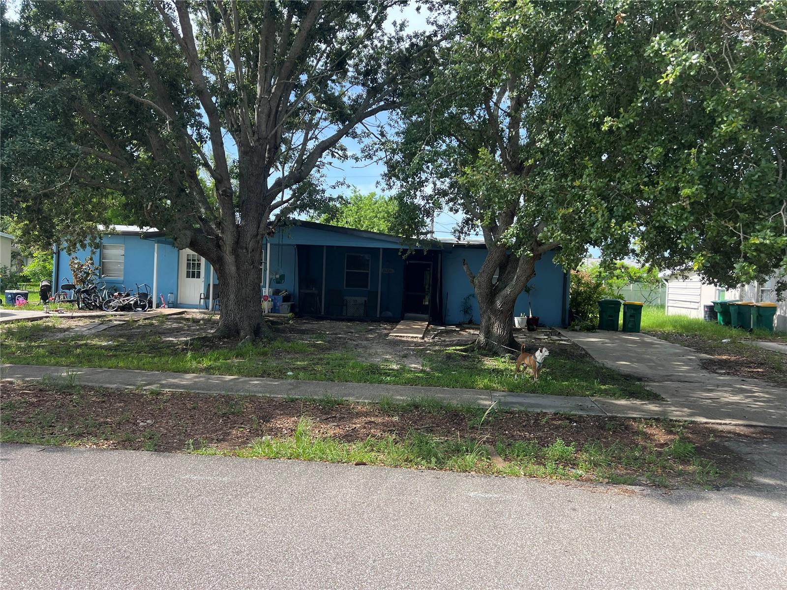 GOOD INVESTMENT PROPERTY ,2 BEDROOMS ONE BATHROOM EACH SIDE , GREAT INCOME ,VERY LOW MAINTENANCE ,NEW ROOF 2024,LONG TIME TENANTS ON THE PROPERTY ,MONTH TO MONTH TENANCY , DO NOT DISTURB THE TENANTS
CALL THE REALTOR 24 HRS ALLOW FOR SHOWING,
OWNER MOTIVATED TO SELL