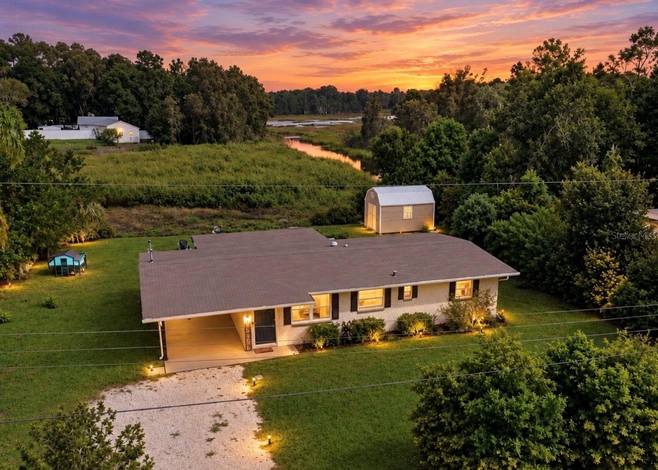 717 W DEER LAKE DRIVE