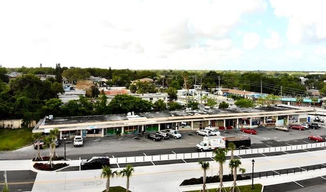 Great plaza in the newly improved and streetscaped Gateway area of downtown Clearwater. 17 separate units all have separate power and water meters. Recent upgrades. Directly next to the newly created Marche for weekend markets and events at the corner of Cleveland and Gulf to Bay. Just one vacancy that is about to be leased.