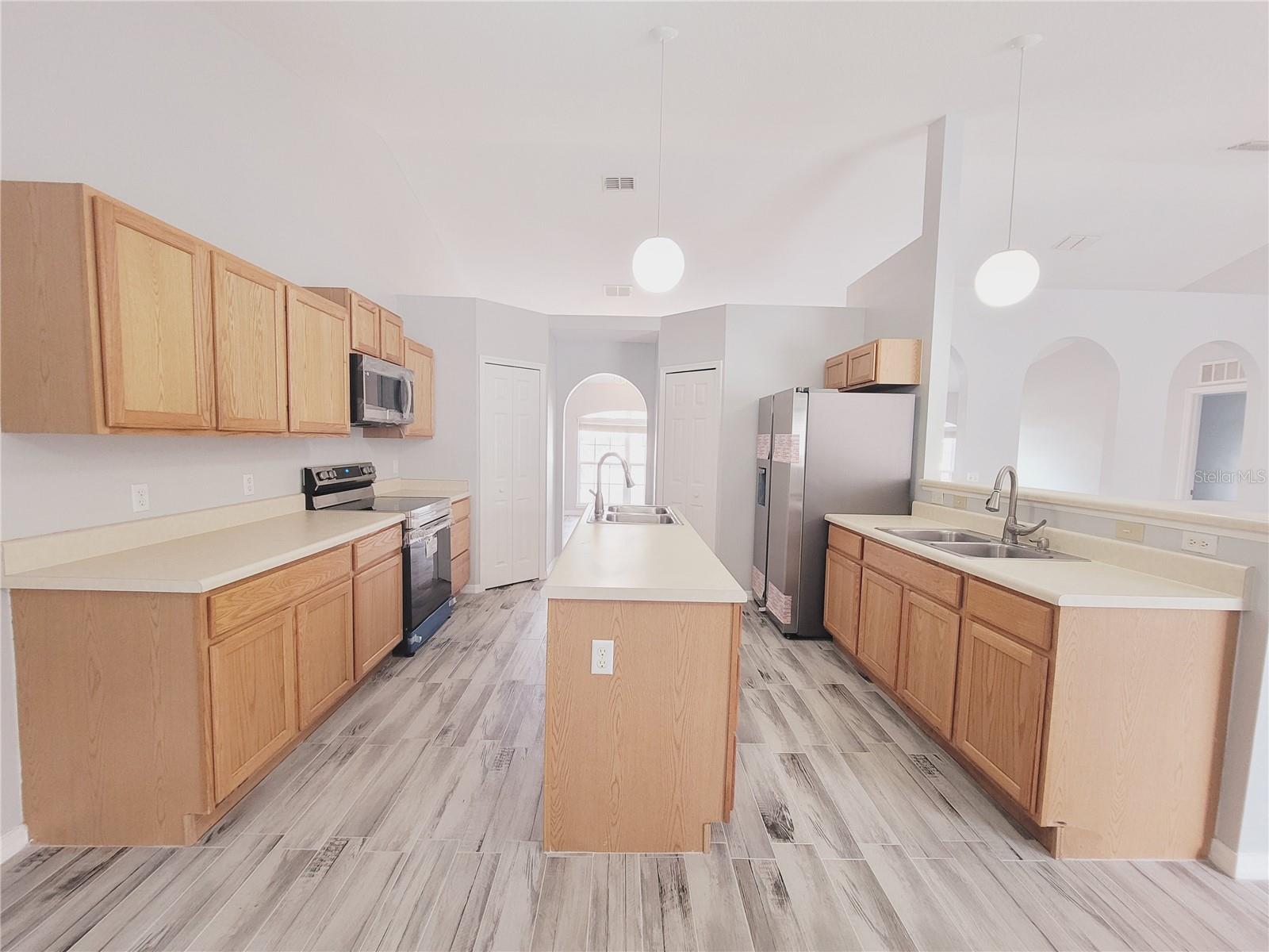 SOUTHWEST QUADRANT PH 01-04 - Residential Lease