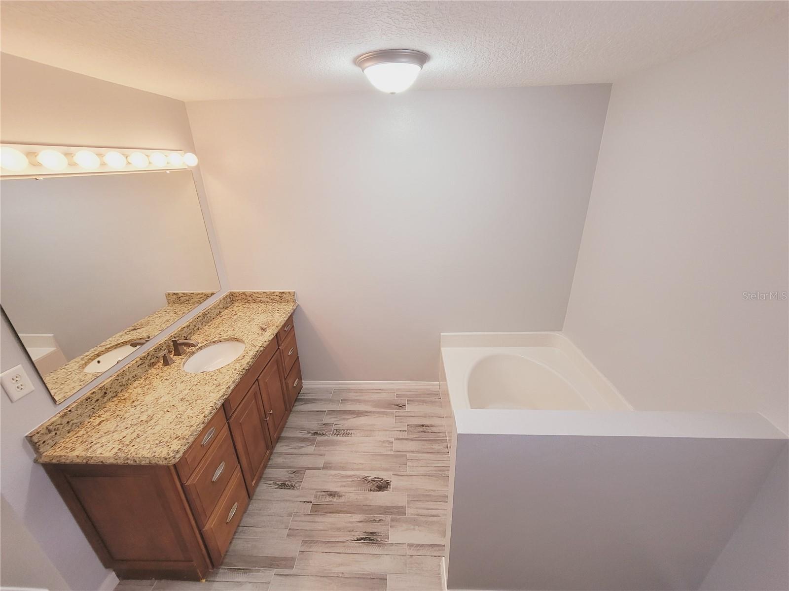 SOUTHWEST QUADRANT PH 01-04 - Residential Lease