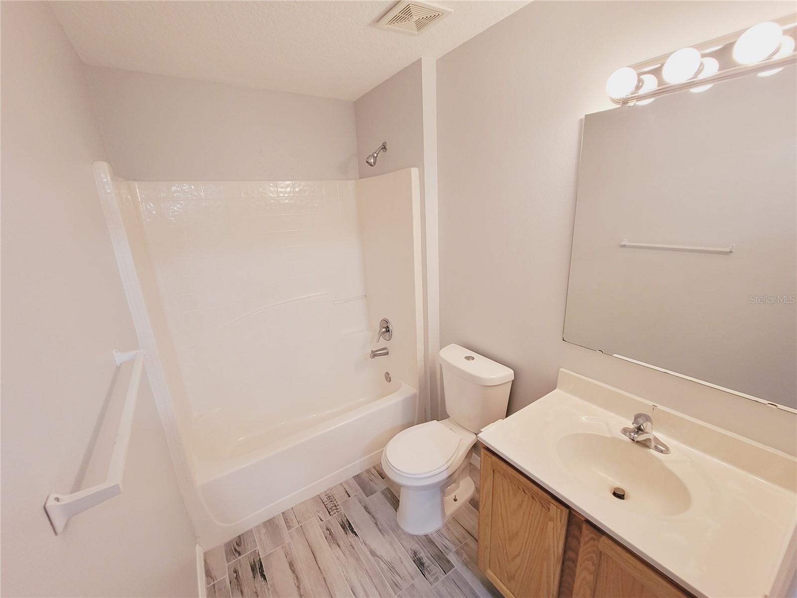 SOUTHWEST QUADRANT PH 01-04 - Residential Lease