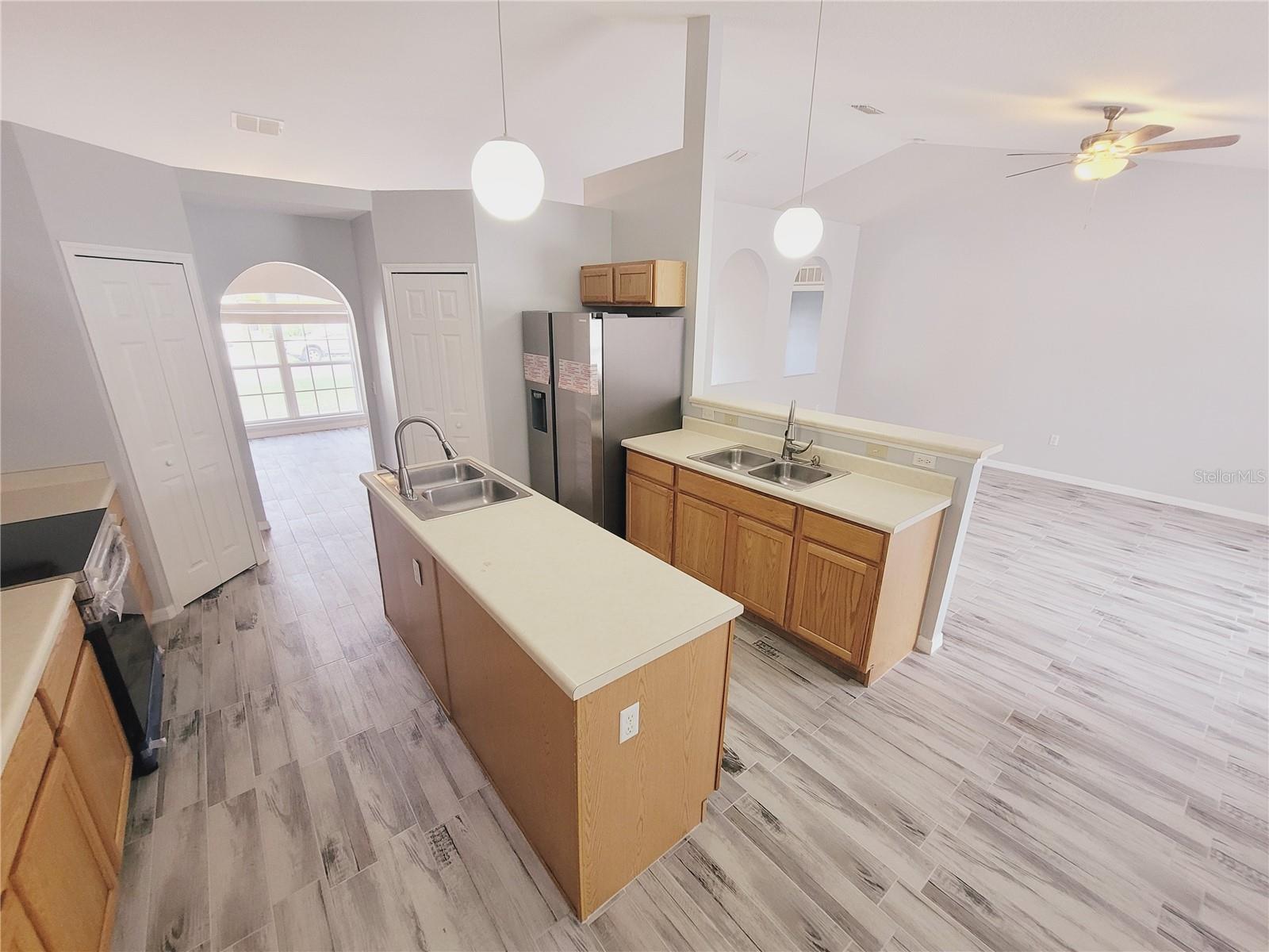 SOUTHWEST QUADRANT PH 01-04 - Residential Lease