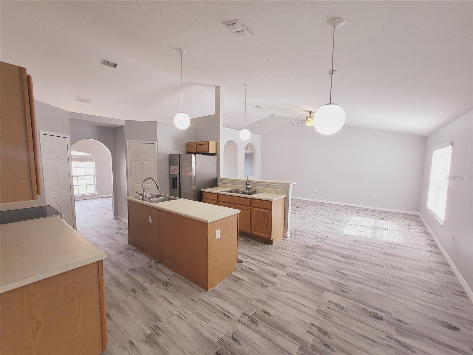 SOUTHWEST QUADRANT PH 01-04 - Residential Lease