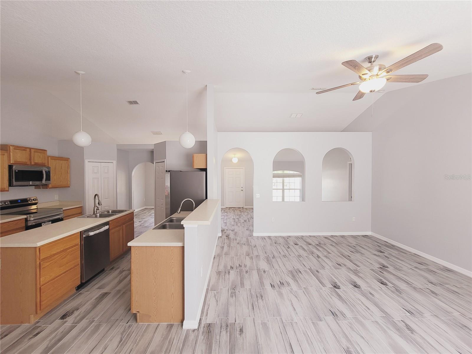 SOUTHWEST QUADRANT PH 01-04 - Residential Lease