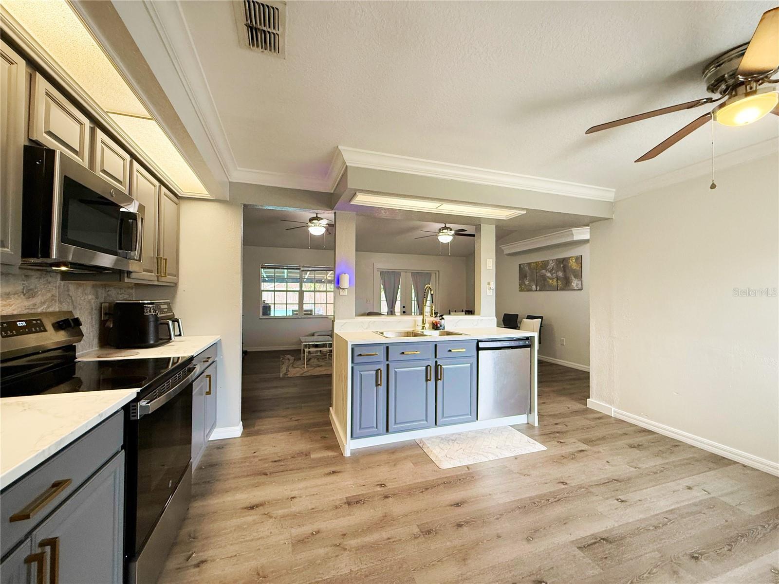 HOWARD WEST - Residential