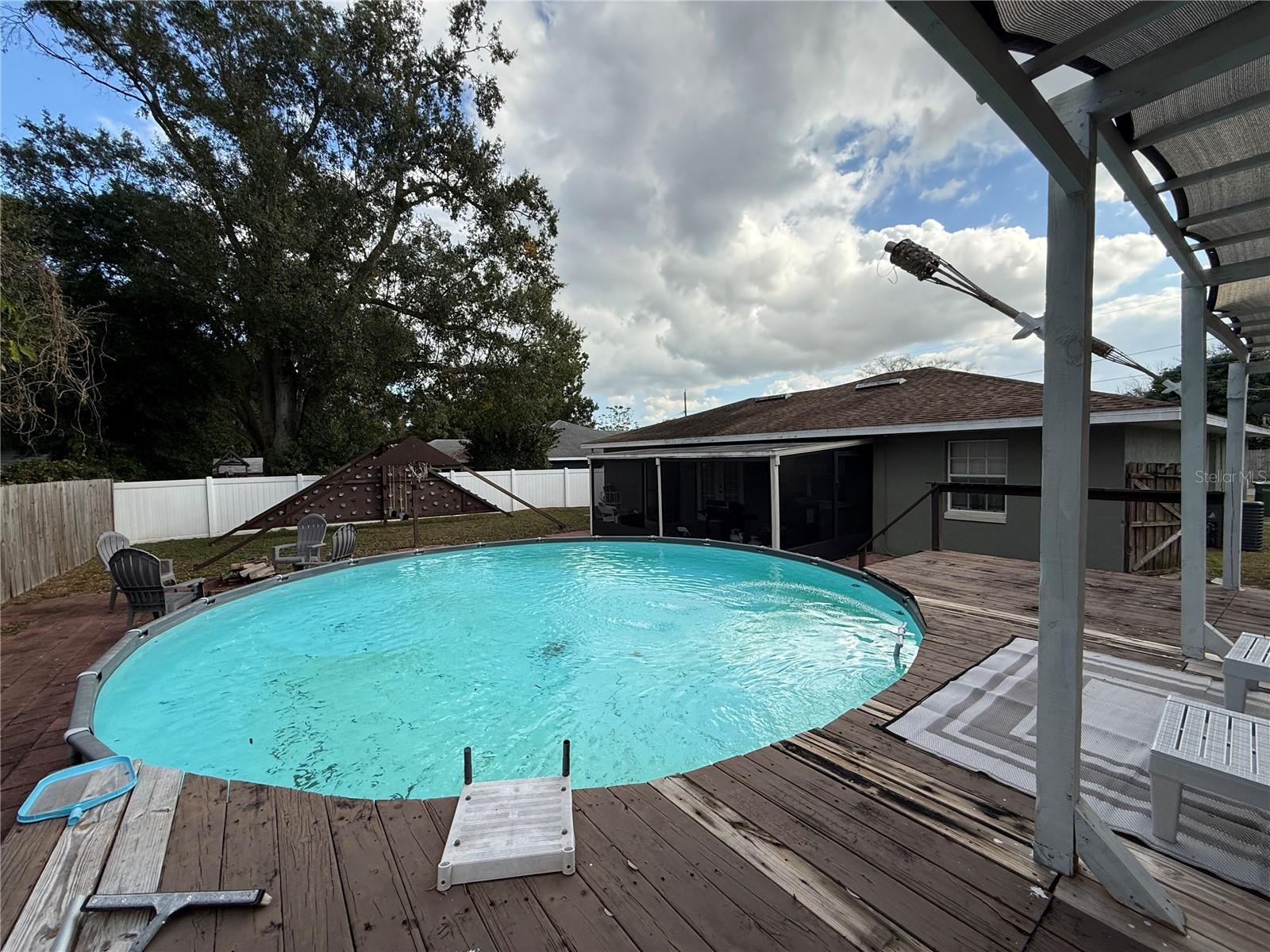 HOWARD WEST - Residential