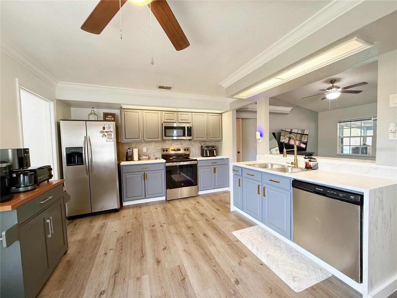 HOWARD WEST - Residential