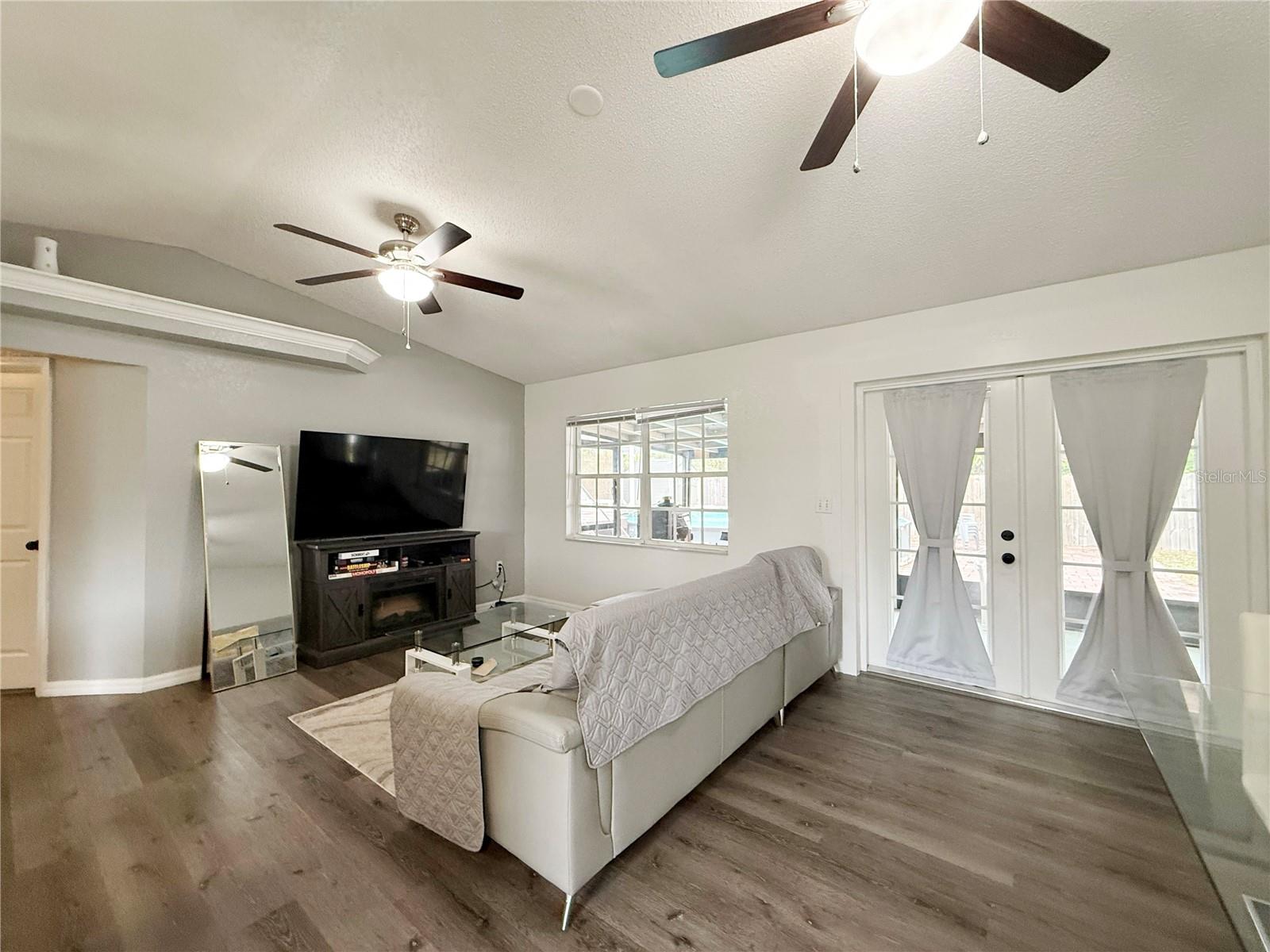 HOWARD WEST - Residential