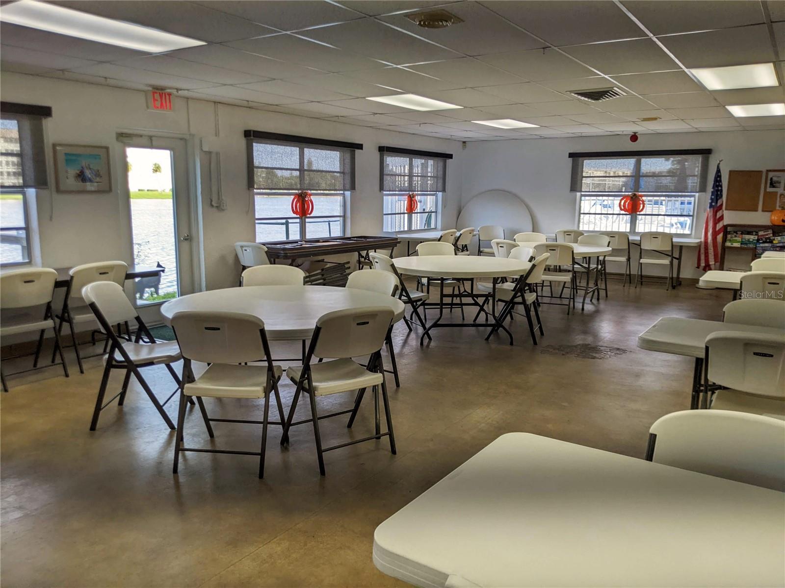 BAYSHORE ON THE LAKE APTS II SEC 3 - Residential