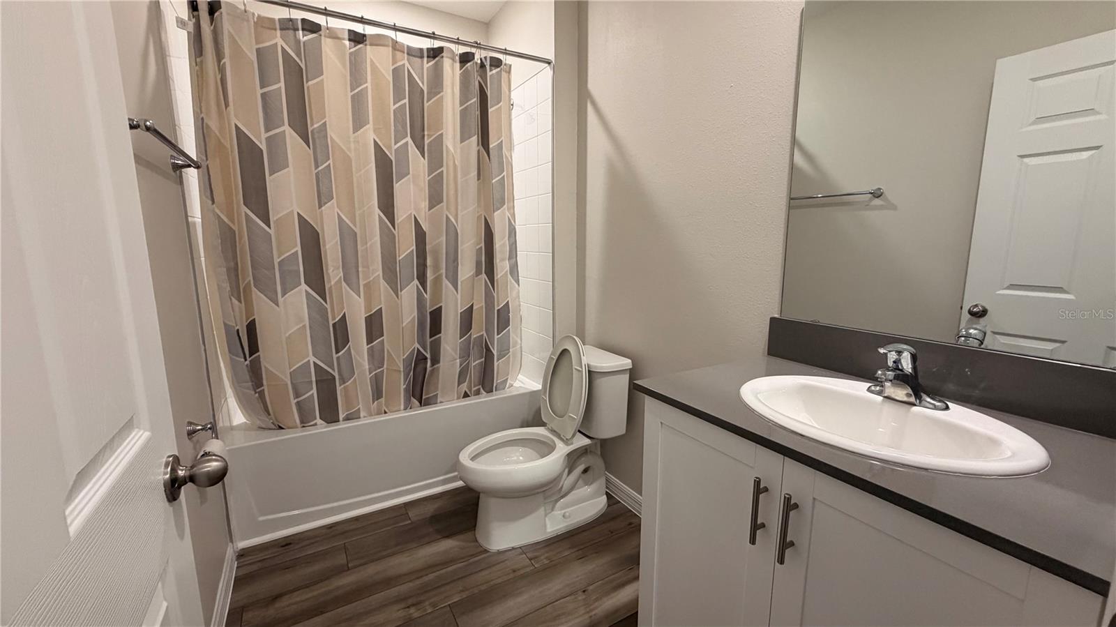 BRADBURY CRK PH I - Residential Lease