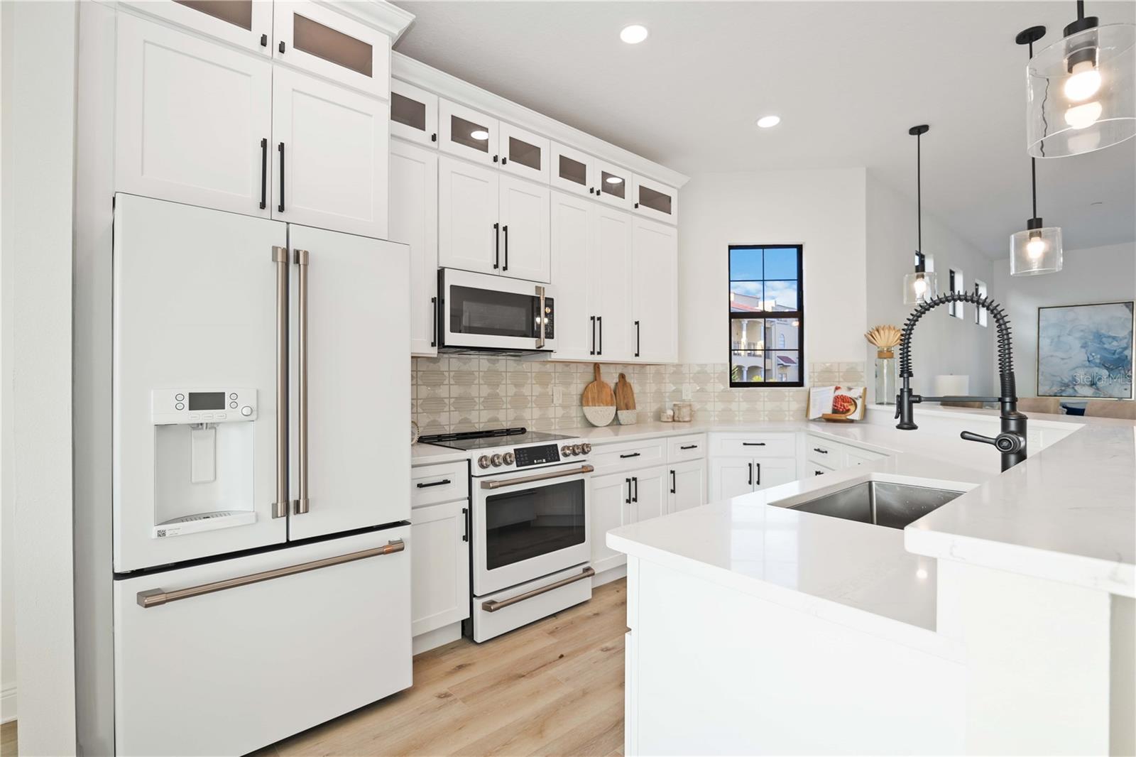 BRISA DEL MAR TWNHMS - Residential