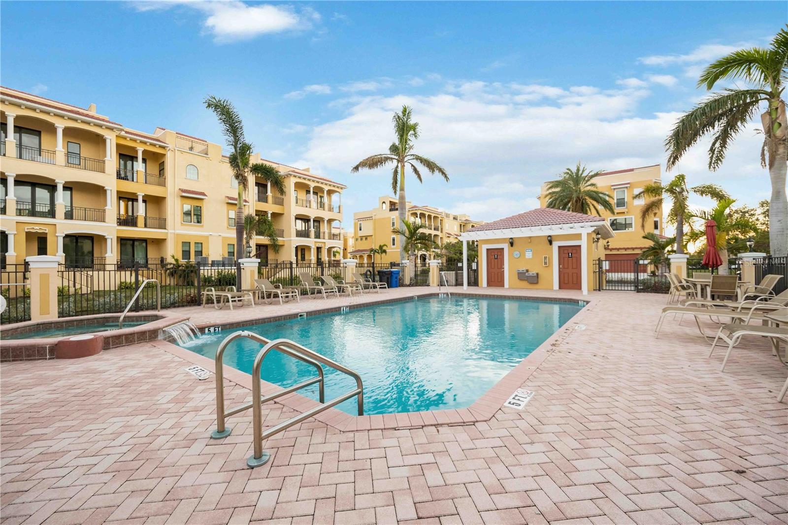 BRISA DEL MAR TWNHMS - Residential