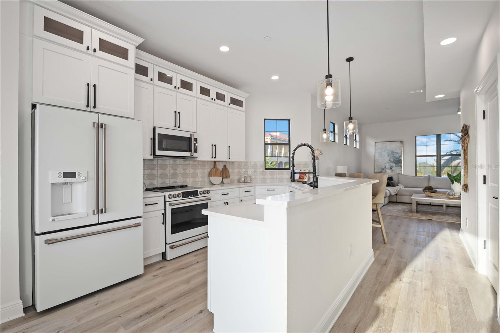 BRISA DEL MAR TWNHMS - Residential