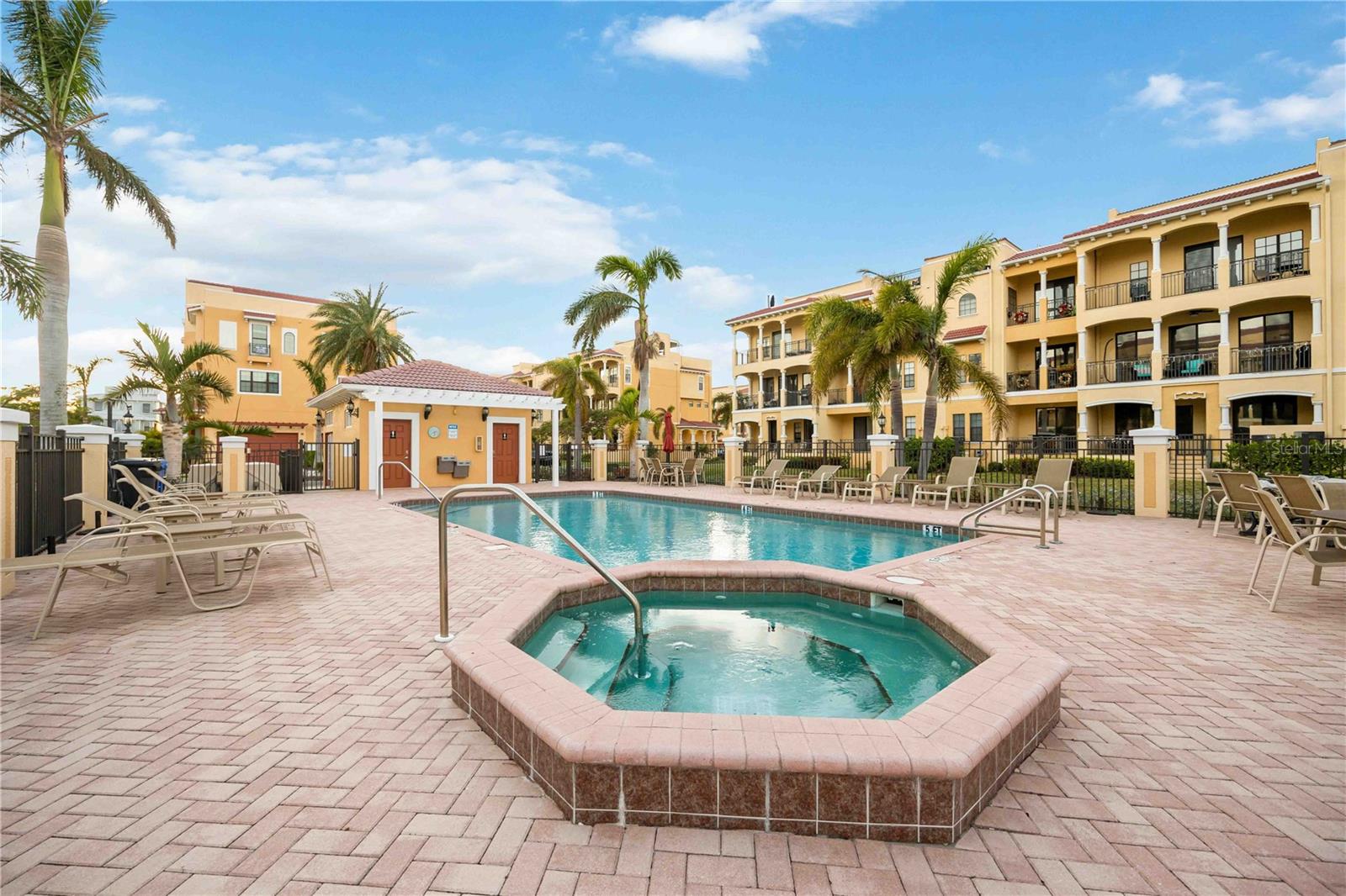 BRISA DEL MAR TWNHMS - Residential