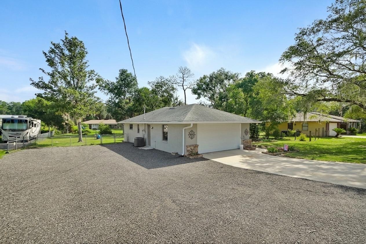 235 W RETTA STREET