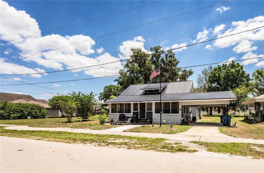 Photo of 113 SE Pine Avenue, Fort Meade, FL 33841 (MLS # L4961952)