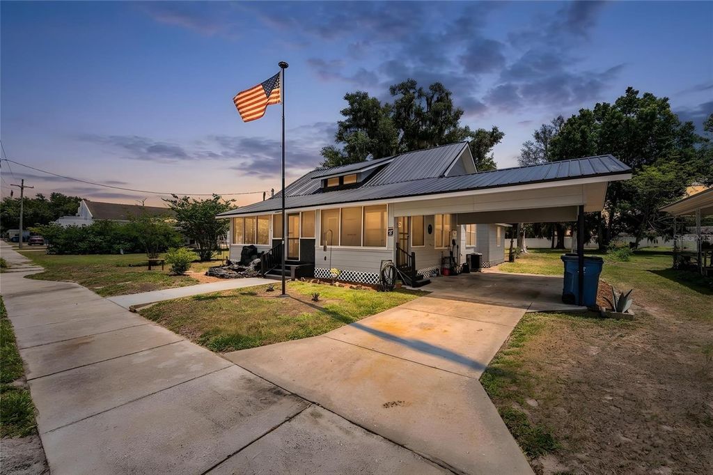 Photo of 113 SE Pine Avenue, Fort Meade, FL 33841 (MLS # L4961952)