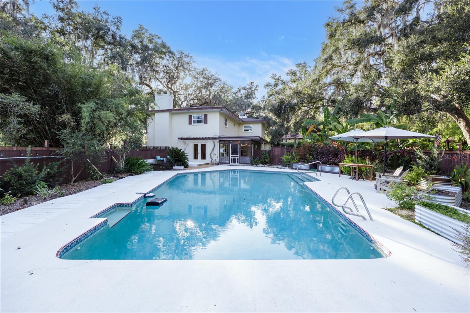 CARRIAGE WAY - Residential