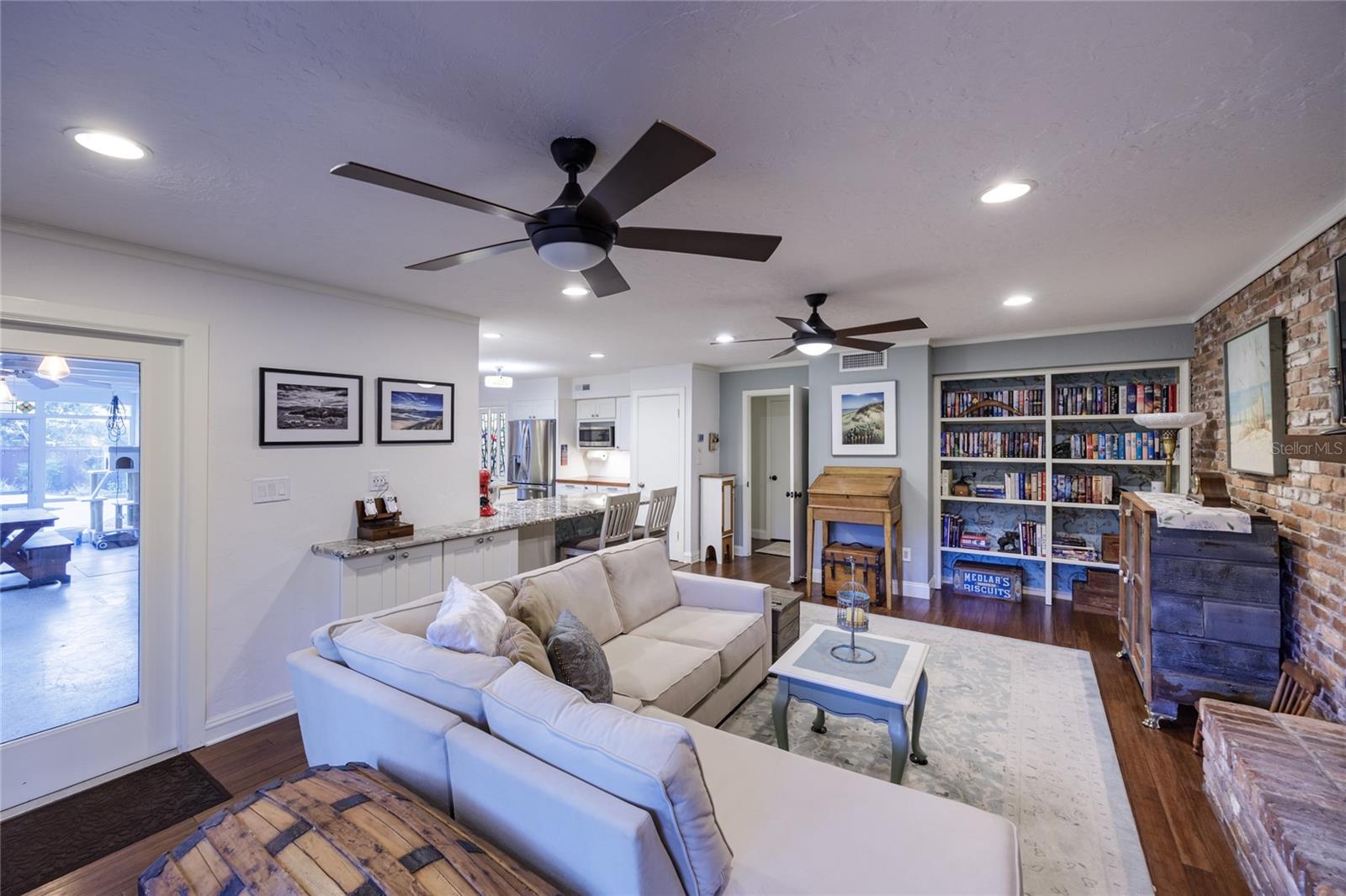 CARRIAGE WAY - Residential