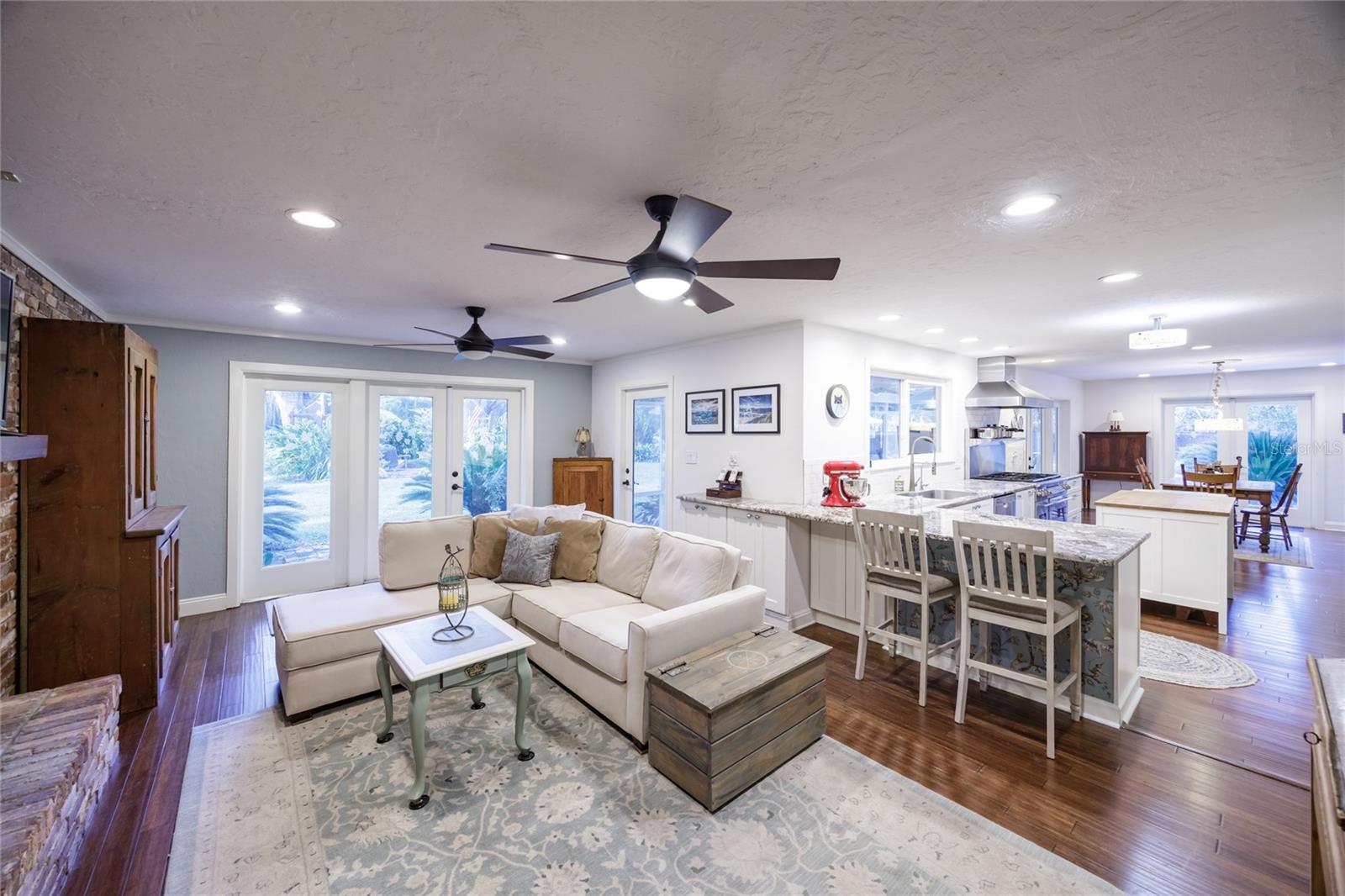 CARRIAGE WAY - Residential