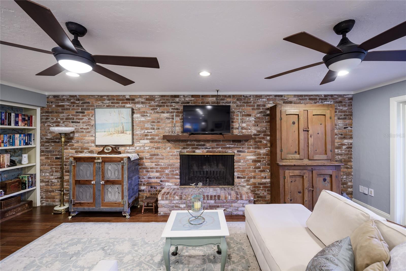 CARRIAGE WAY - Residential