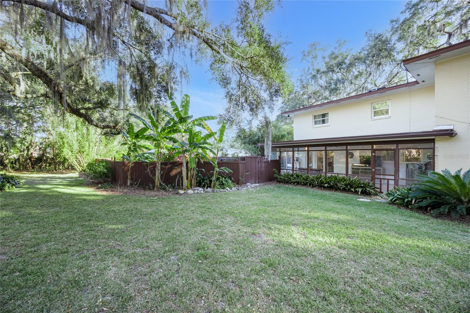 CARRIAGE WAY - Residential