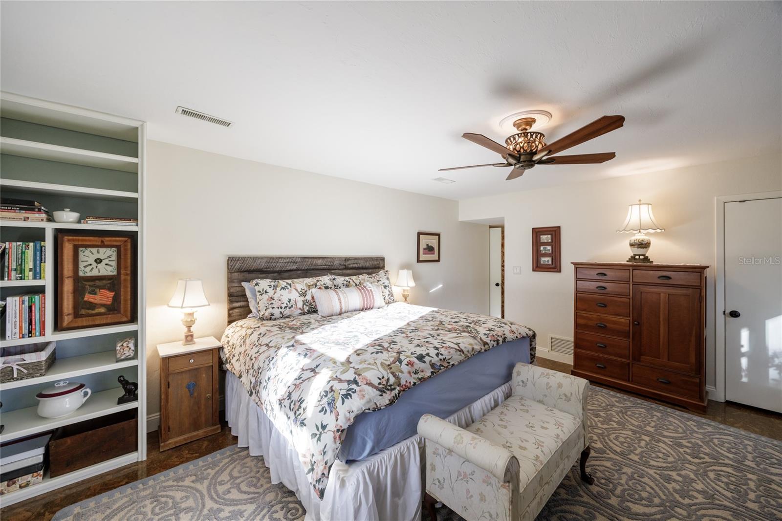 CARRIAGE WAY - Residential