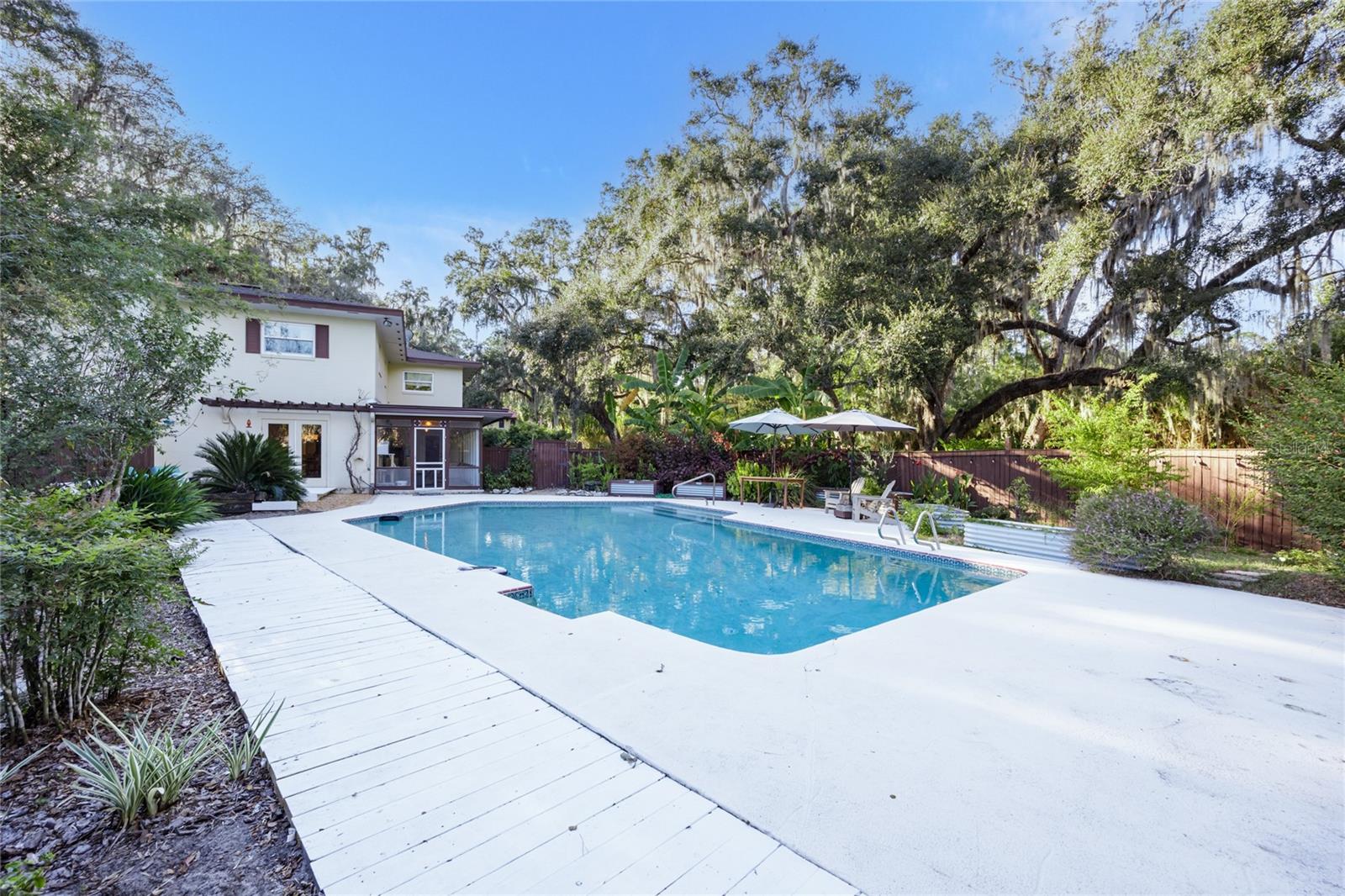 CARRIAGE WAY - Residential