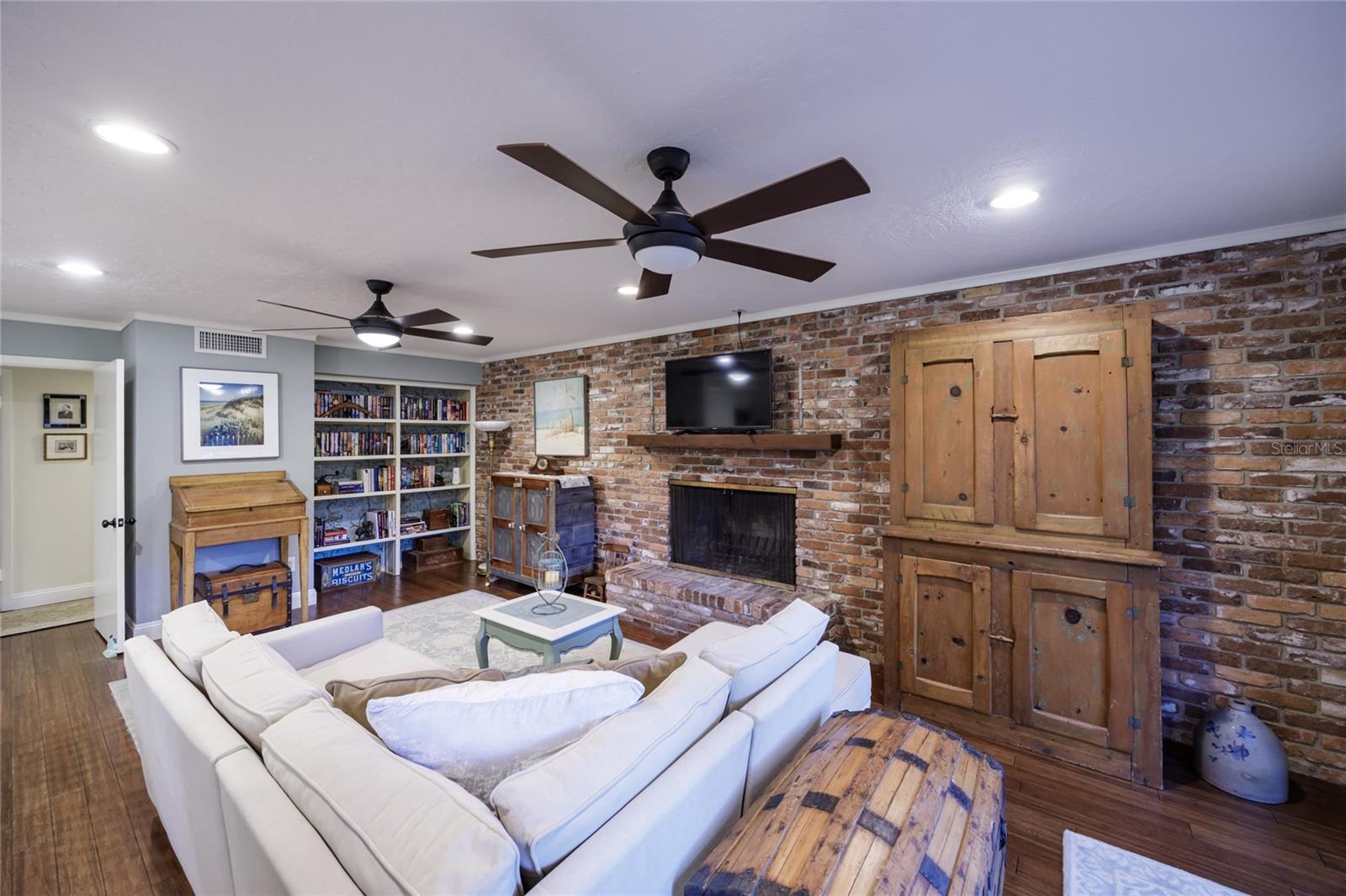 CARRIAGE WAY - Residential