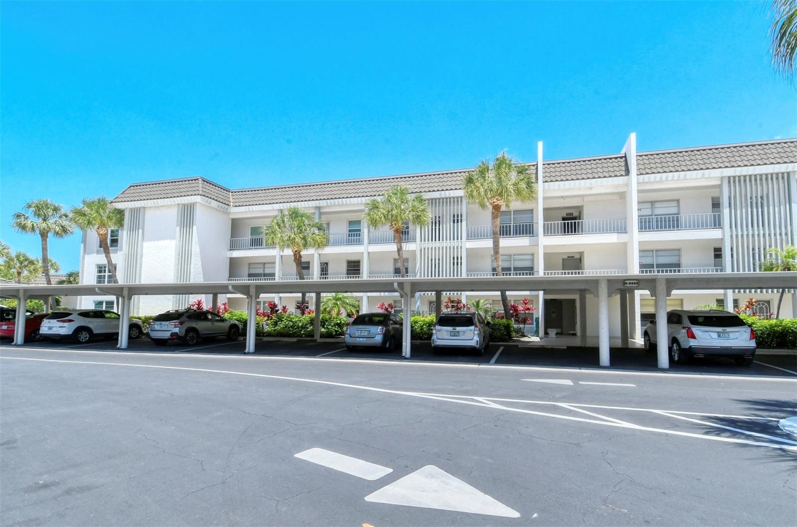 LONGBOAT HARBOUR - Residential