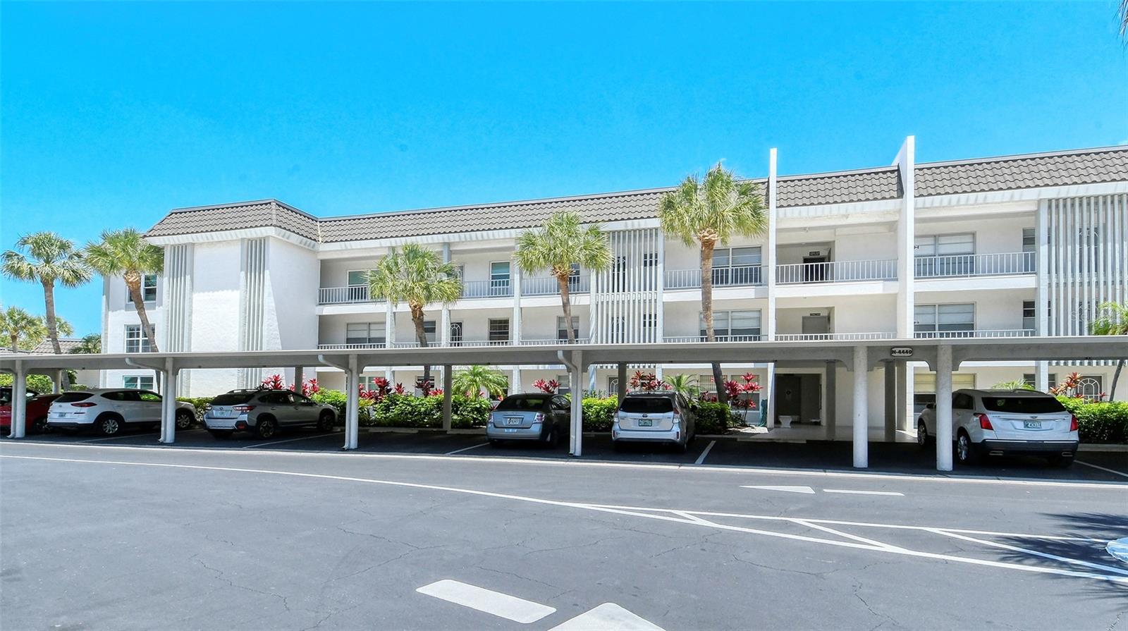 LONGBOAT HARBOUR - Residential