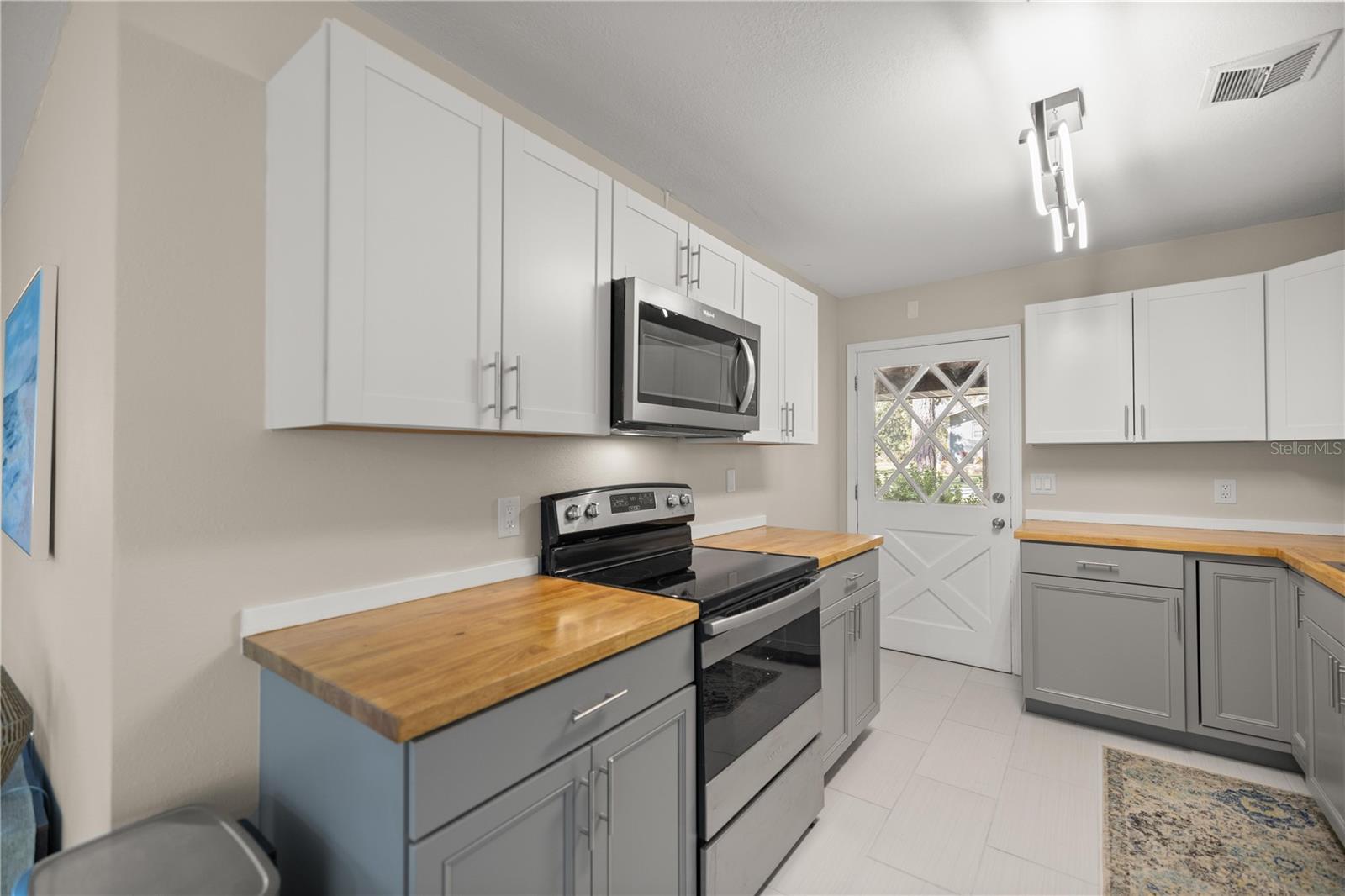 1607 NE 10TH STREET