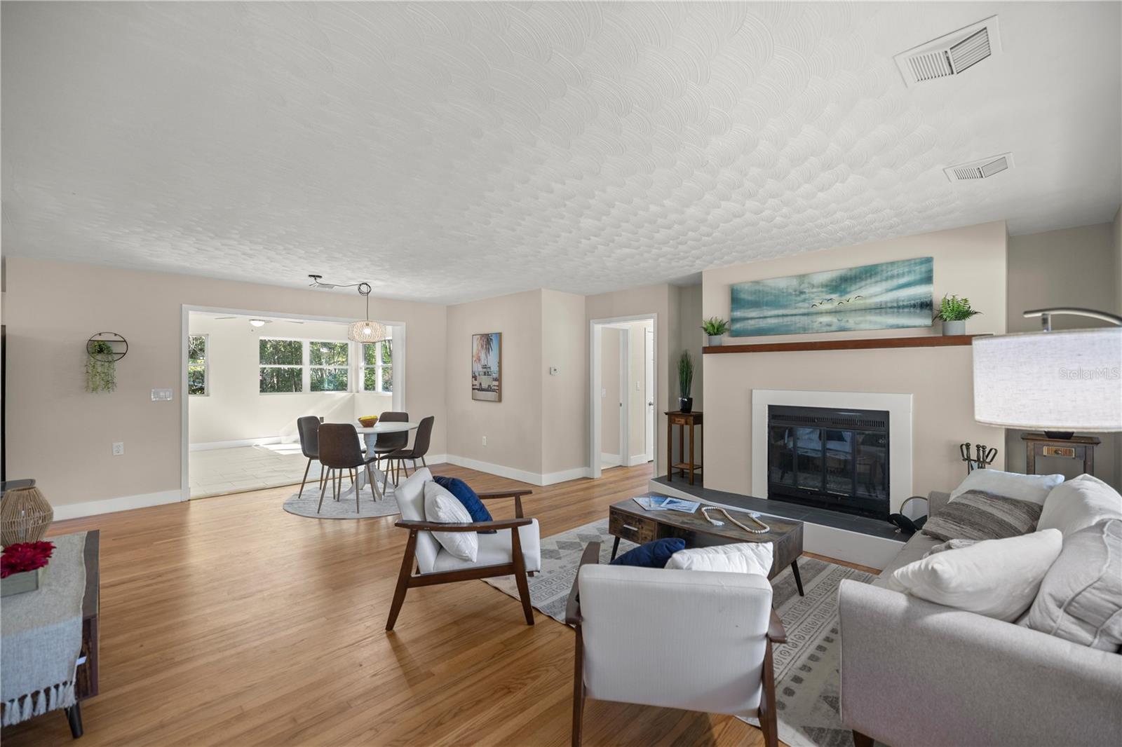 1607 NE 10TH STREET