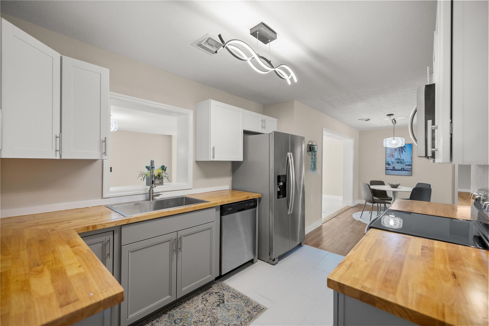 1607 NE 10TH STREET