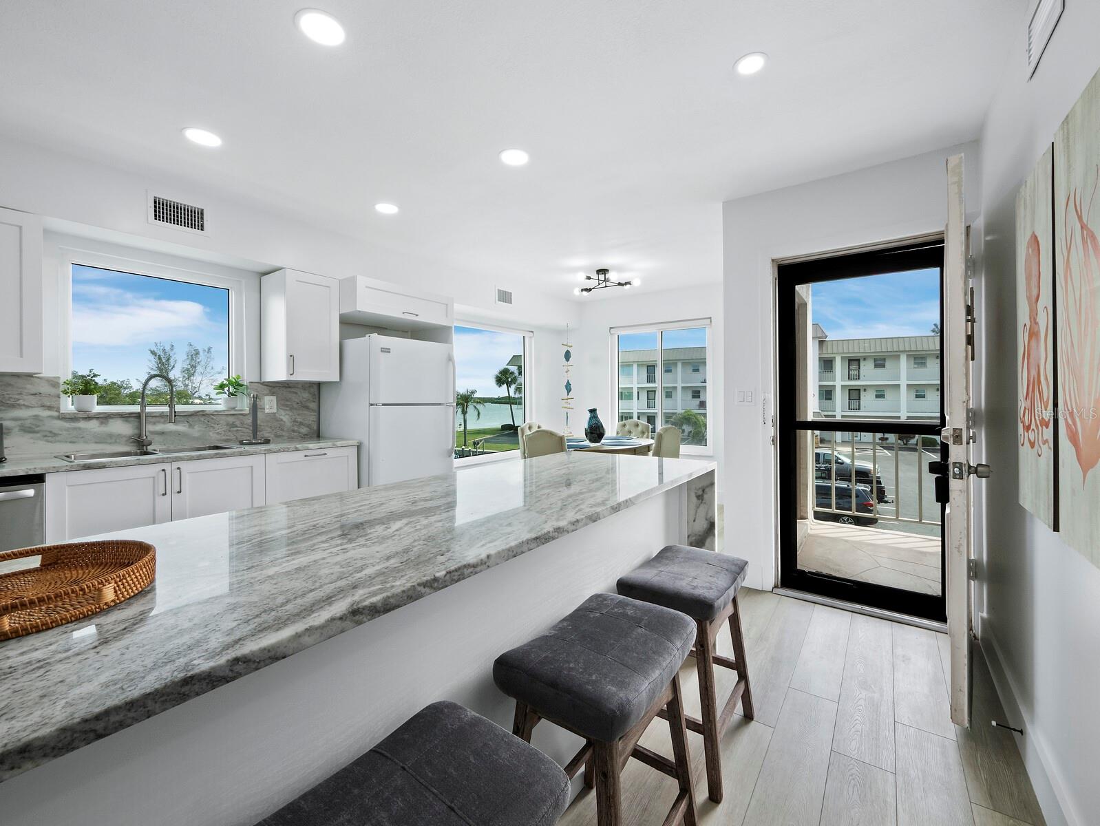 LONGBOAT ARMS - Residential