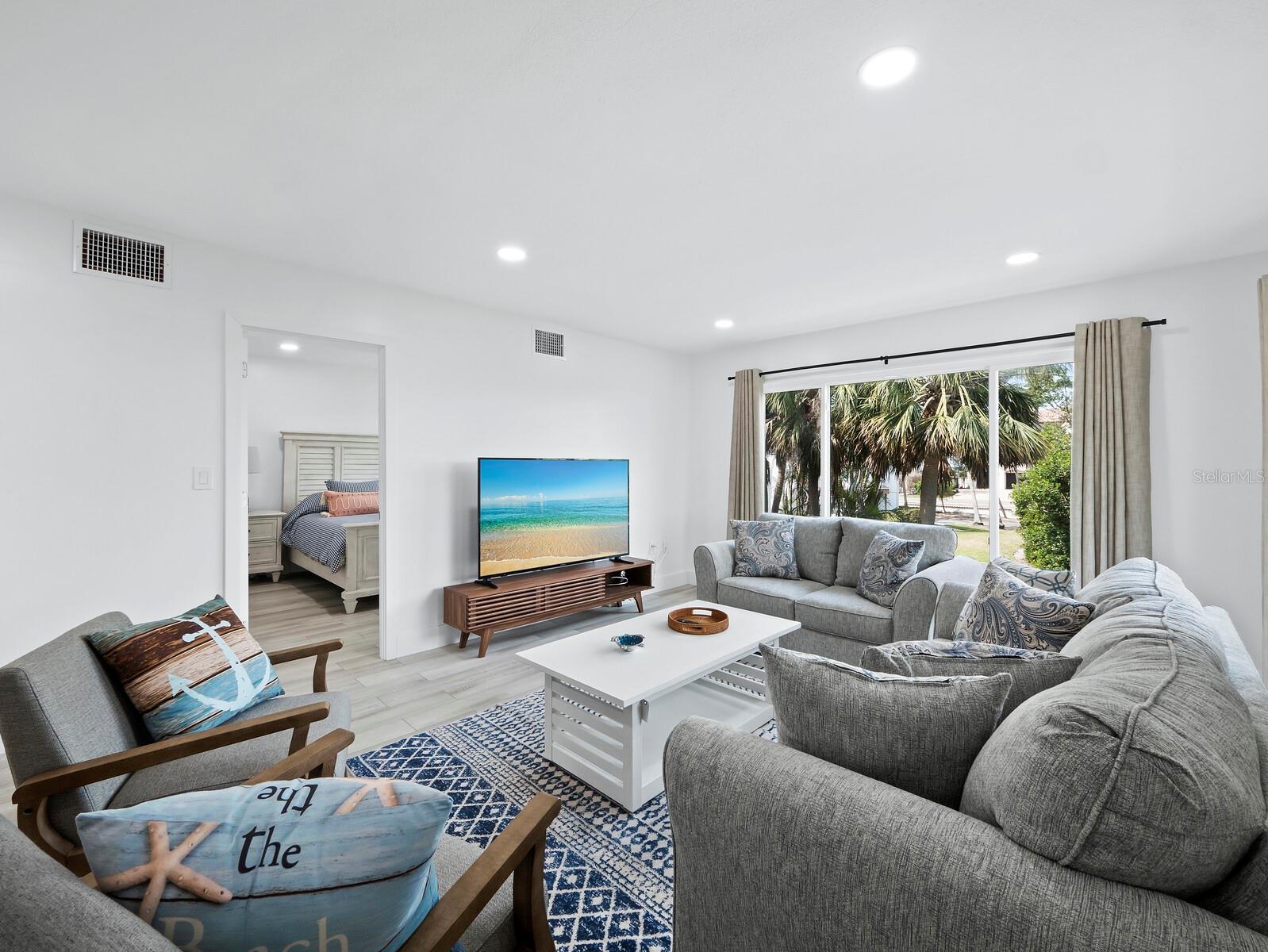 LONGBOAT ARMS - Residential