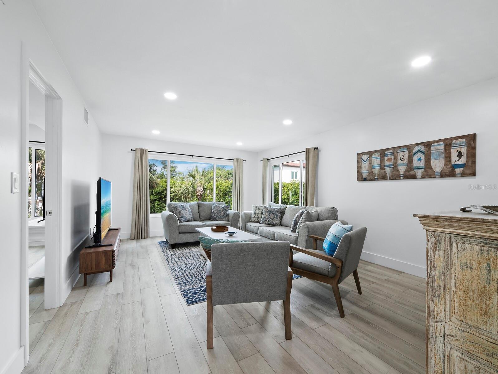 LONGBOAT ARMS - Residential