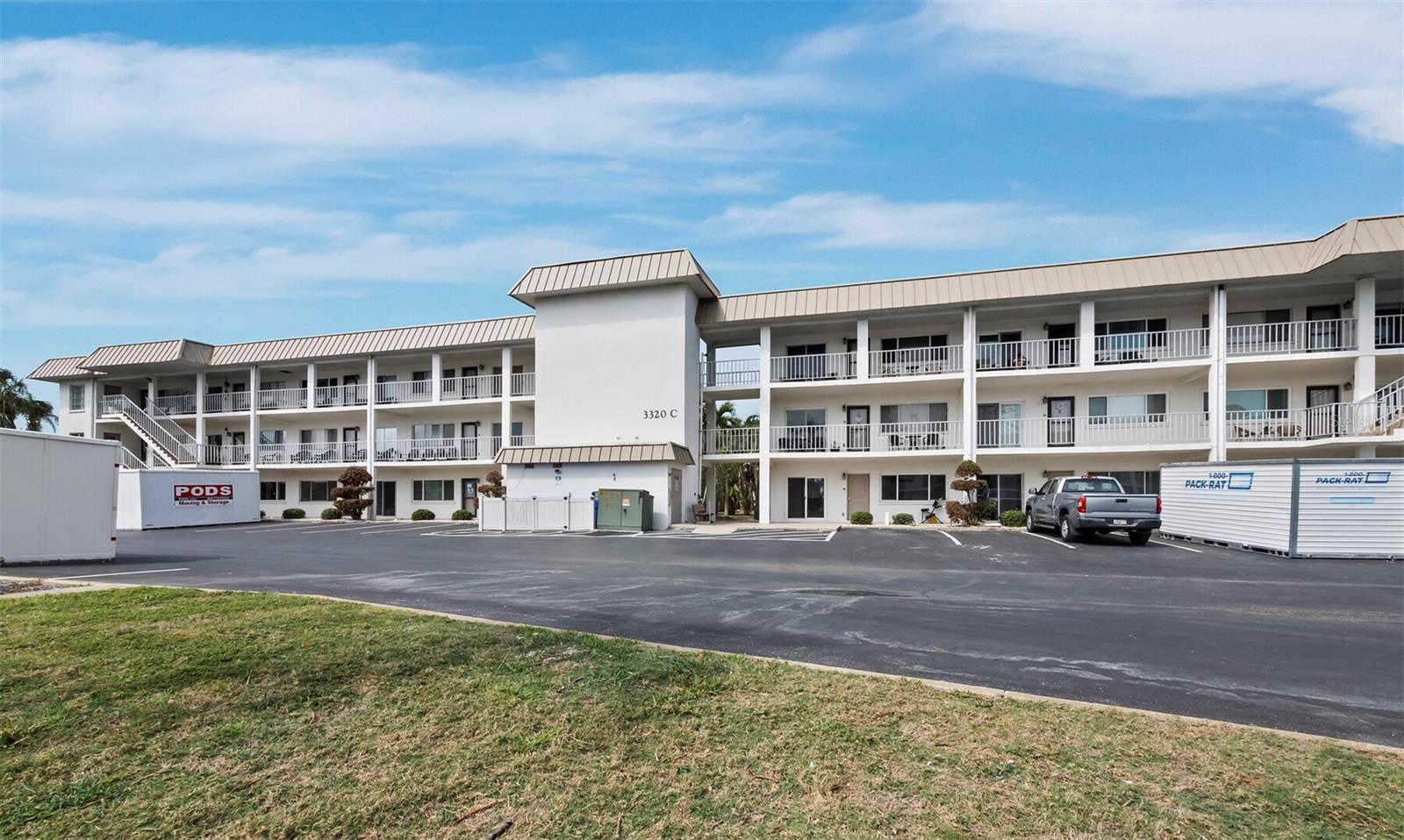 LONGBOAT ARMS - Residential