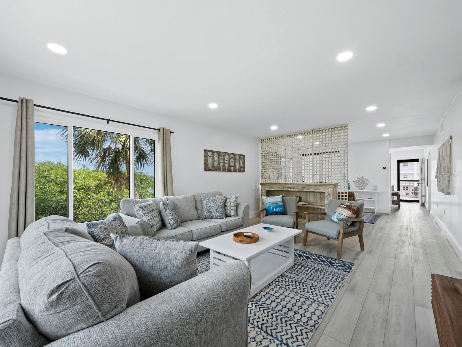 LONGBOAT ARMS - Residential