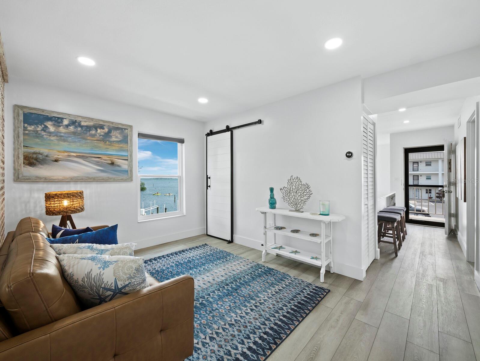 LONGBOAT ARMS - Residential