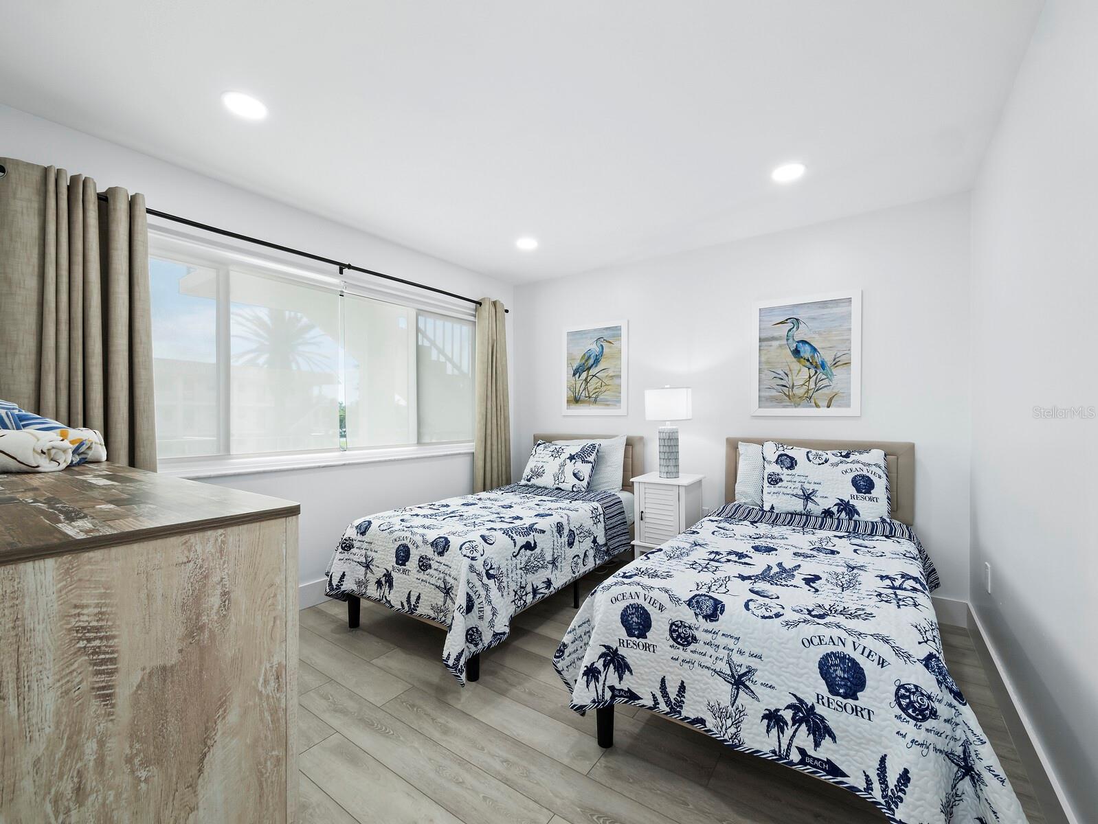 LONGBOAT ARMS - Residential