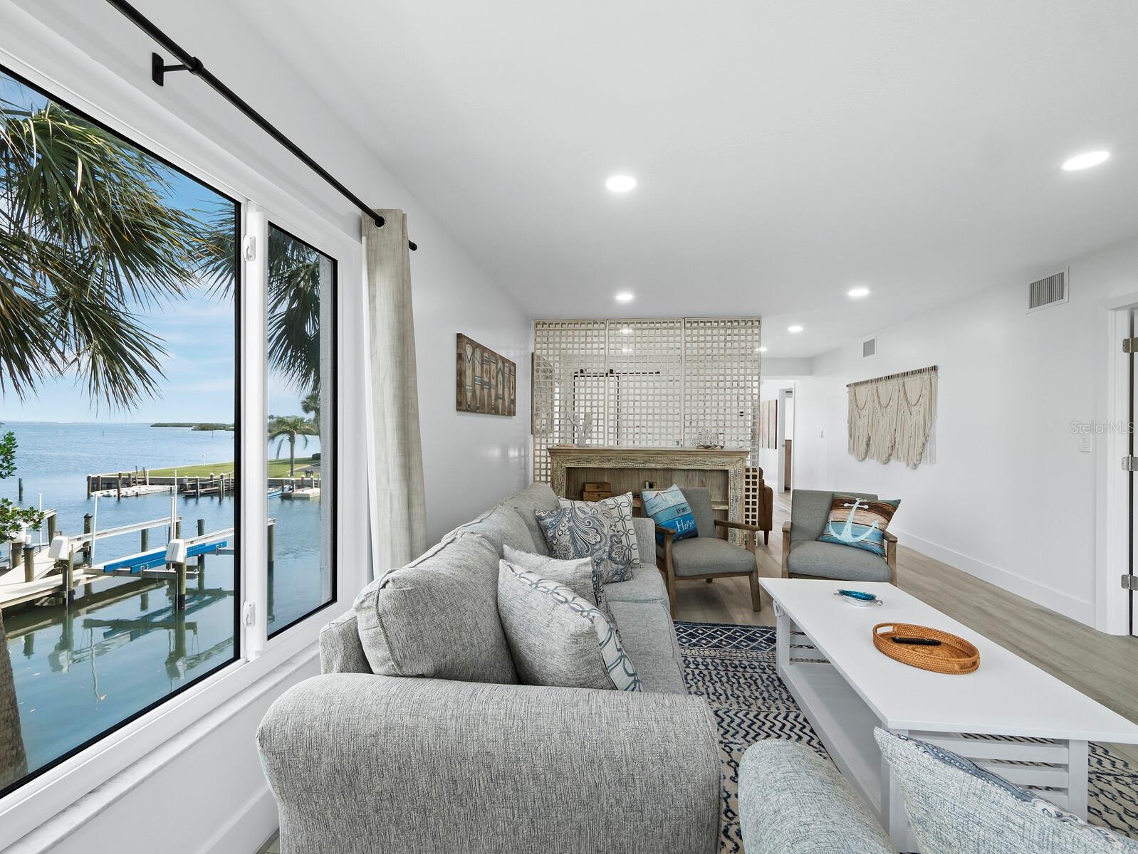 LONGBOAT ARMS - Residential