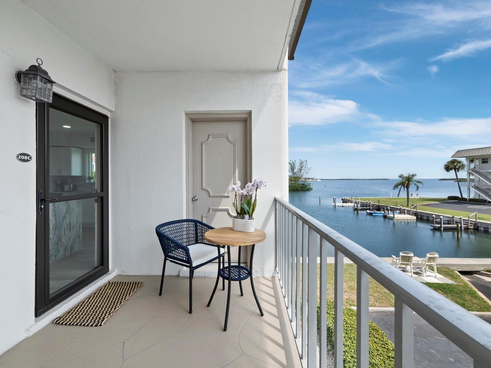 LONGBOAT ARMS - Residential