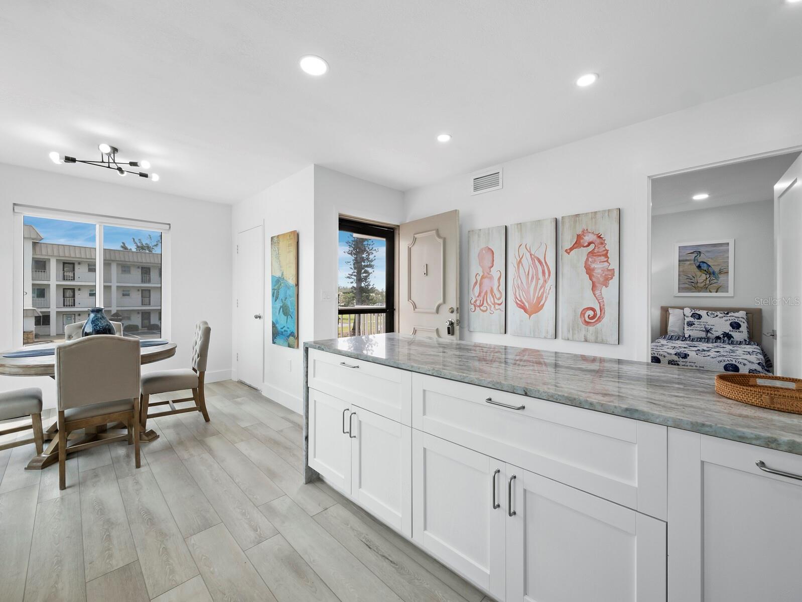 LONGBOAT ARMS - Residential