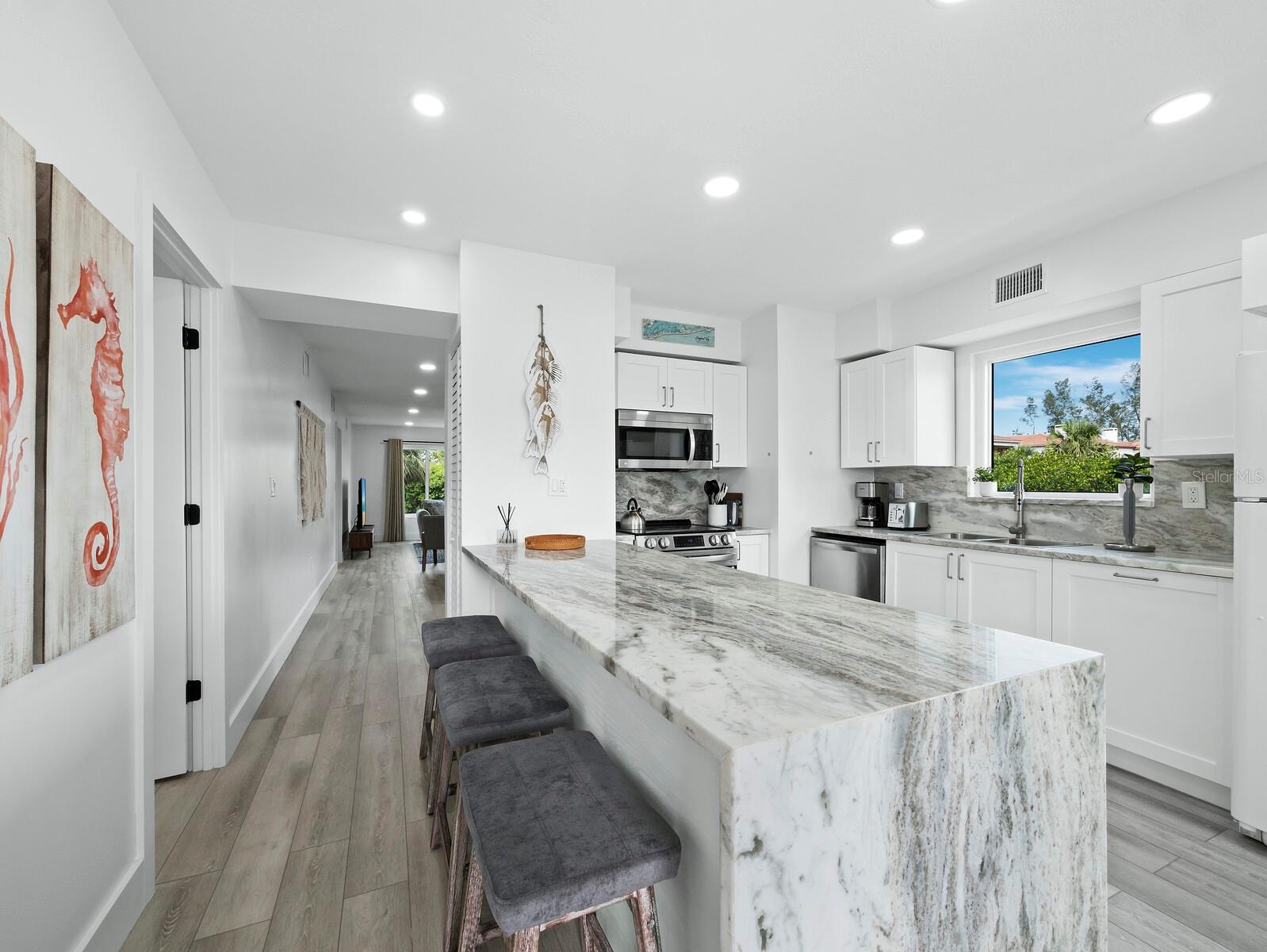 LONGBOAT ARMS - Residential