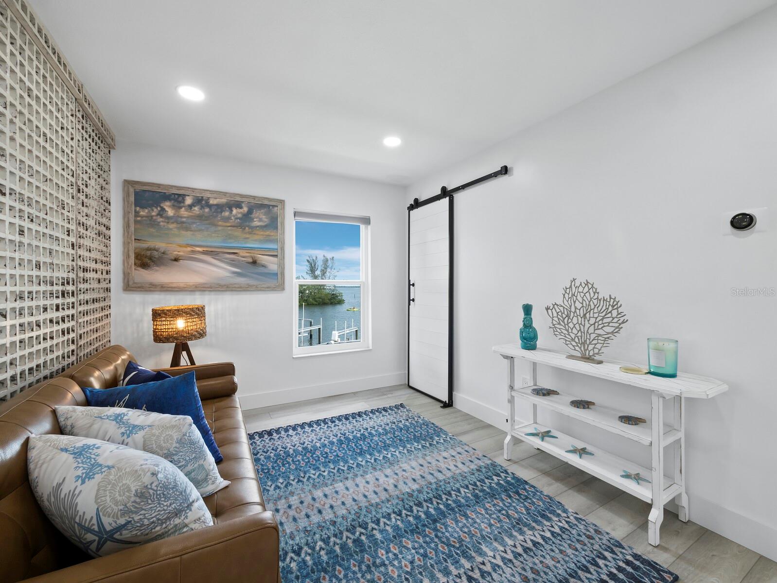 LONGBOAT ARMS - Residential