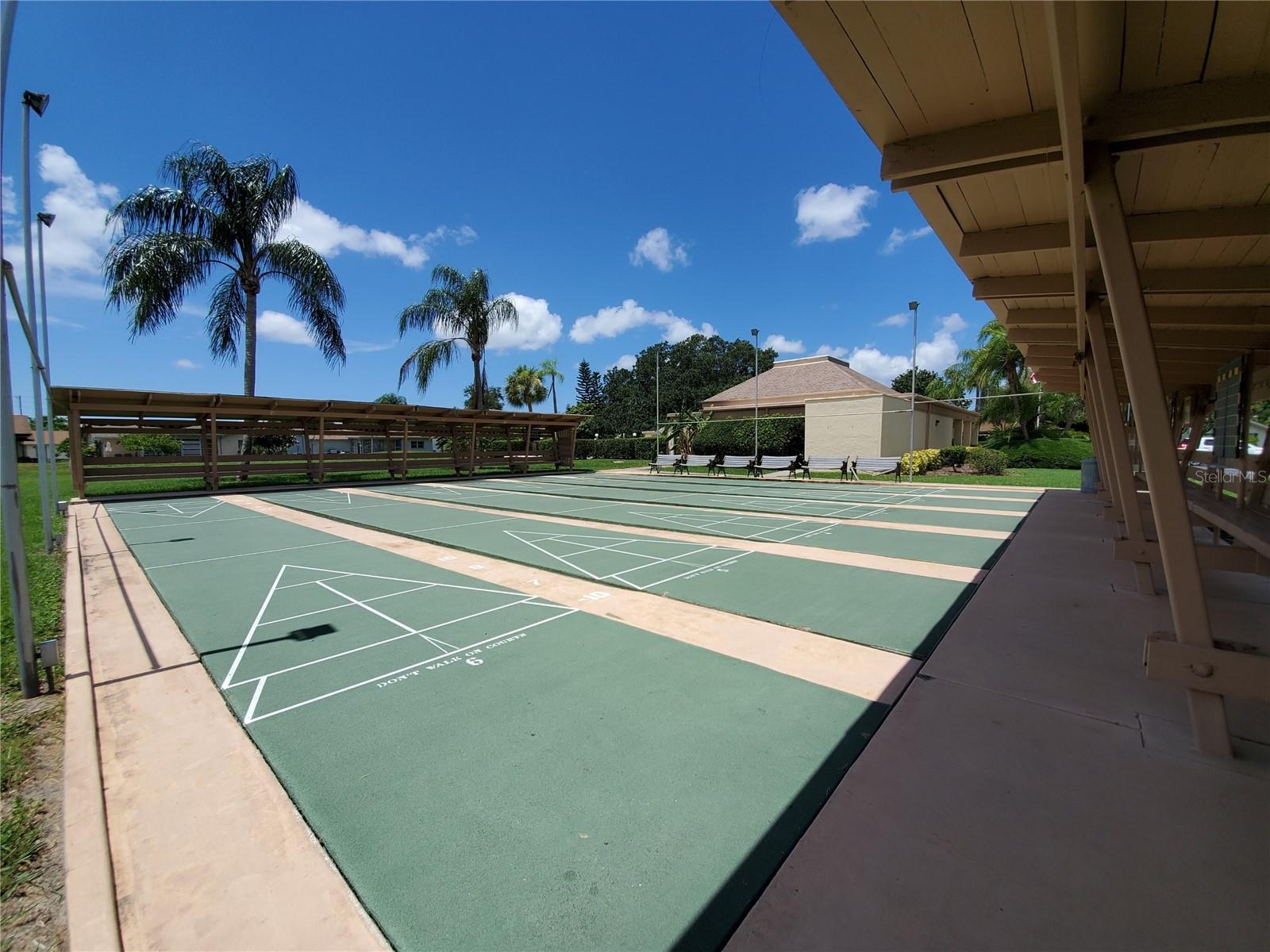 LAKES UNIT I THE - Residential