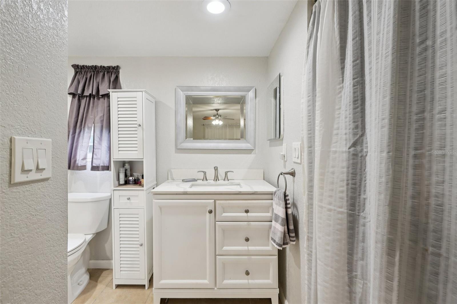 LAKES UNIT I THE - Residential